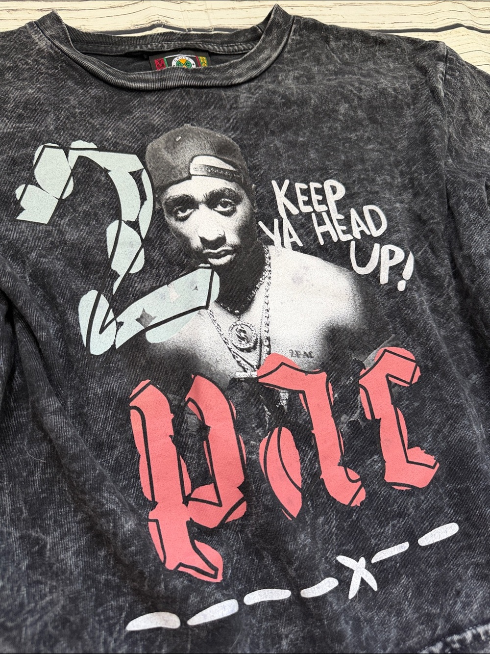 ♡ Tupac 'Keep Ya Head Up' Black Graphic Distressed Crop Tee S - Picture 2 of 3